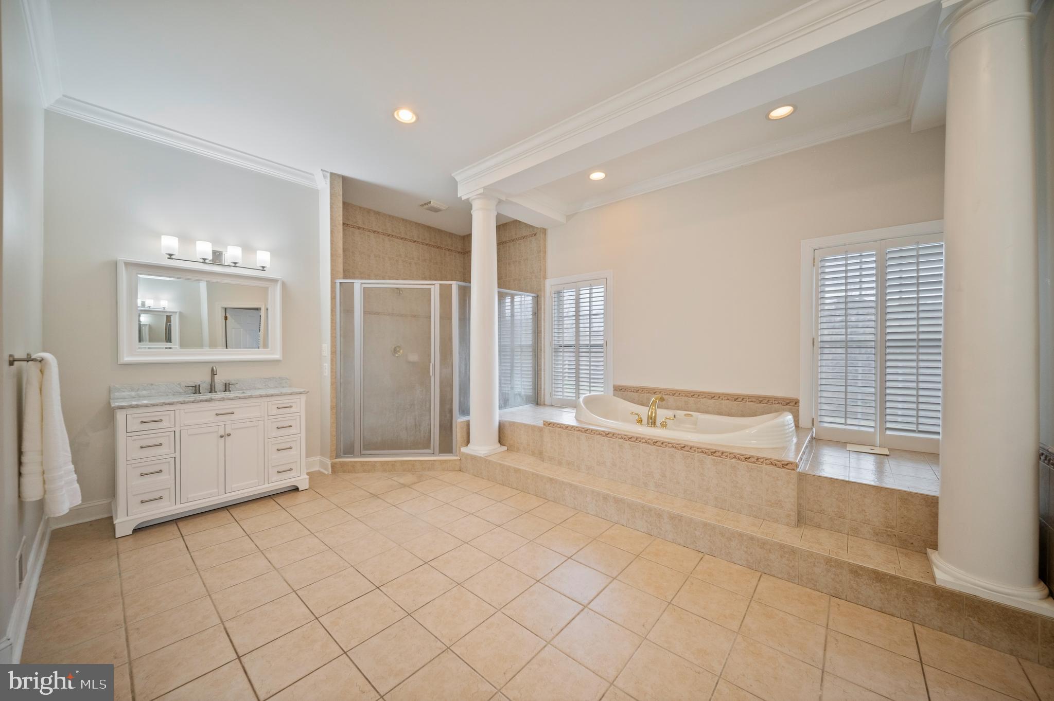 HAYFIELDS MANOR - Residential