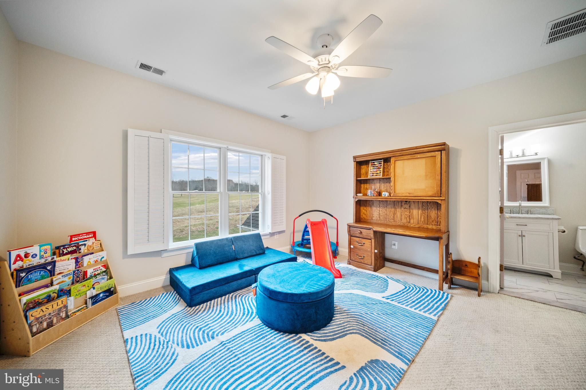 HAYFIELDS MANOR - Residential