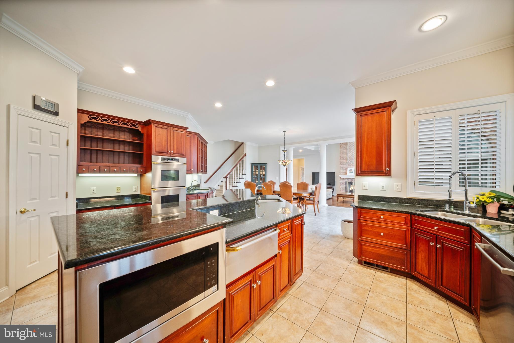 HAYFIELDS MANOR - Residential