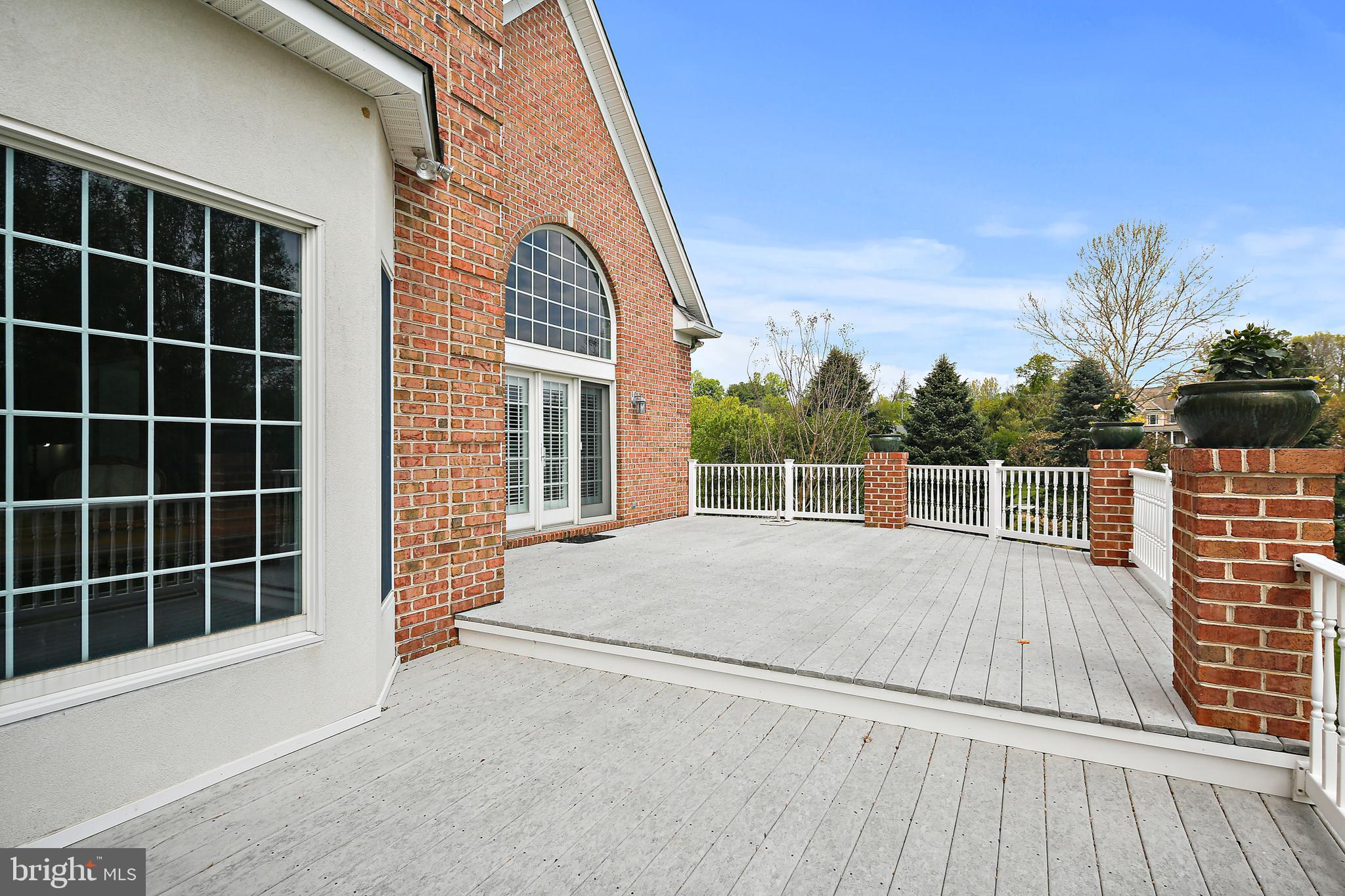 HAYFIELDS MANOR - Residential