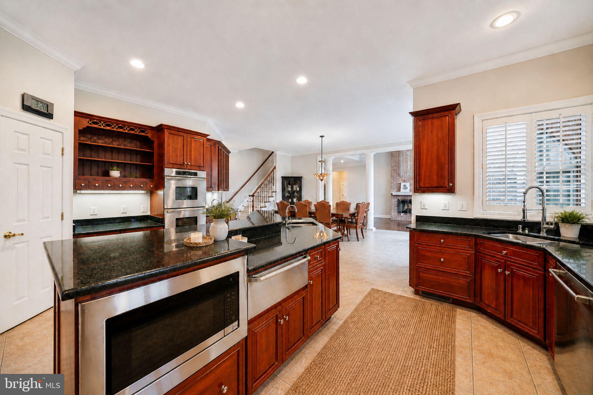 HAYFIELDS MANOR - Residential