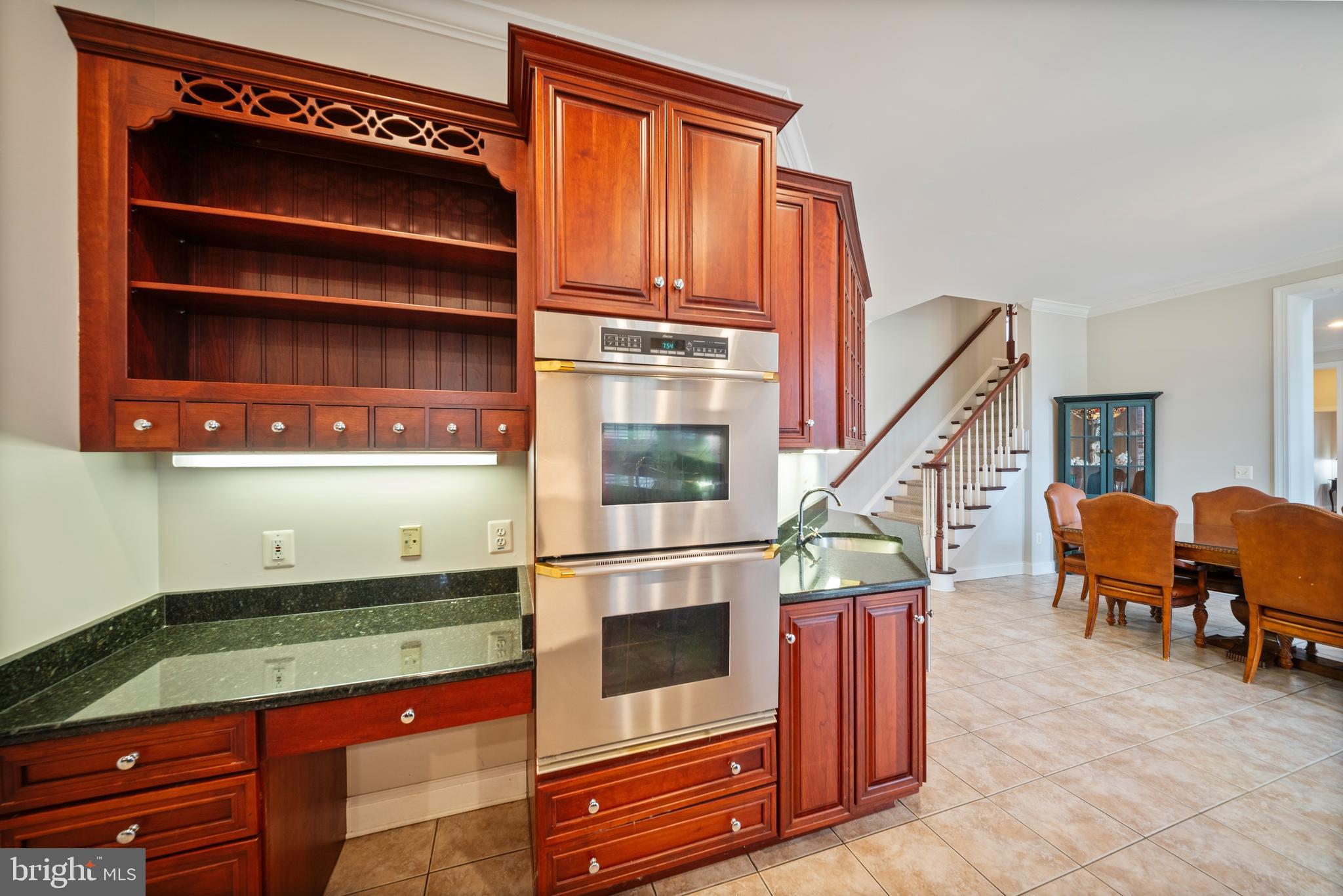 HAYFIELDS MANOR - Residential