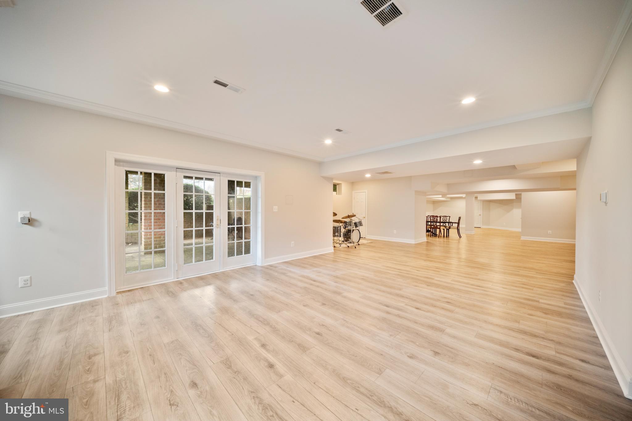 HAYFIELDS MANOR - Residential