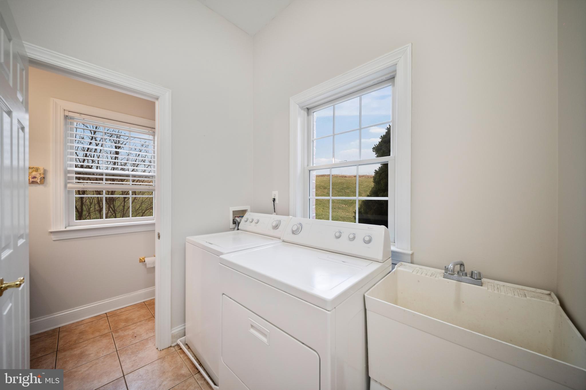 HAYFIELDS MANOR - Residential