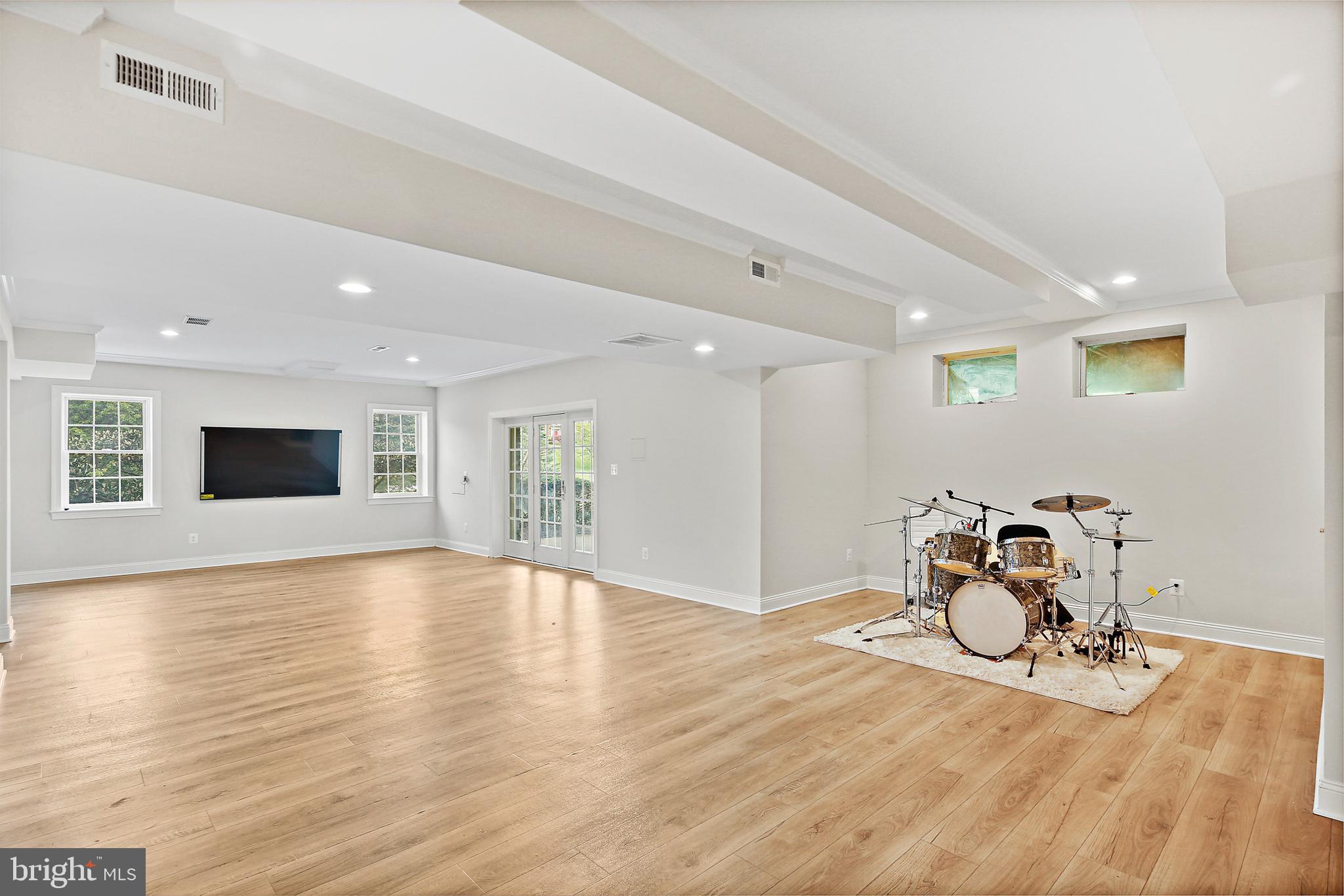 HAYFIELDS MANOR - Residential