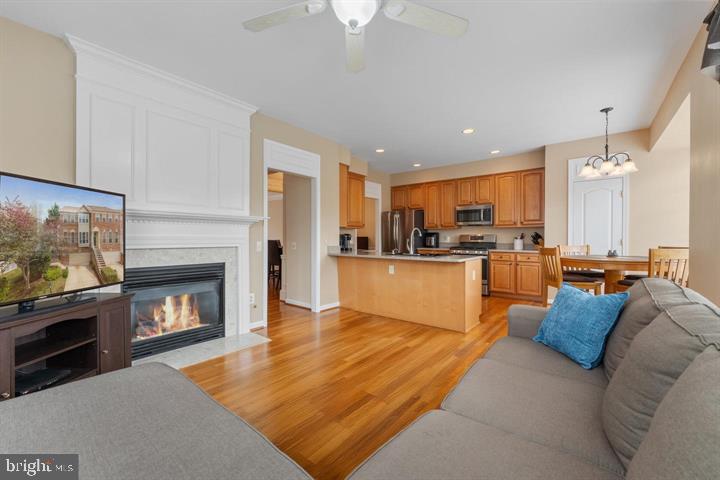 POTOMAC LAKES - Residential Lease