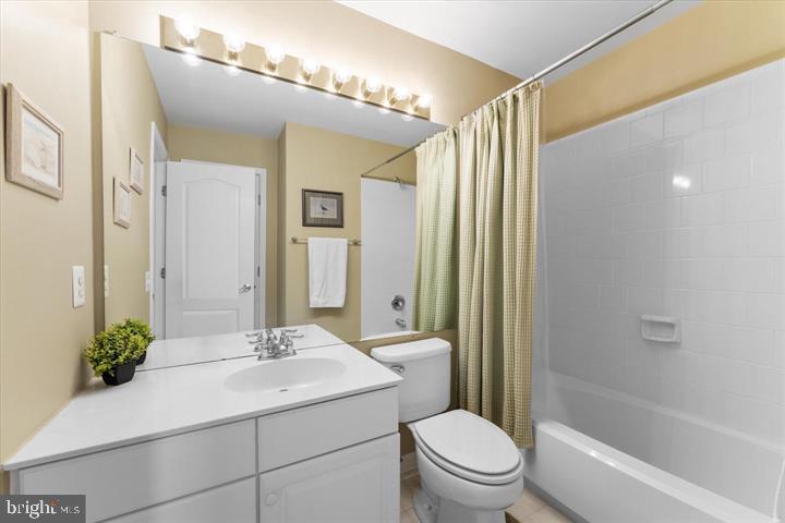 POTOMAC LAKES - Residential Lease