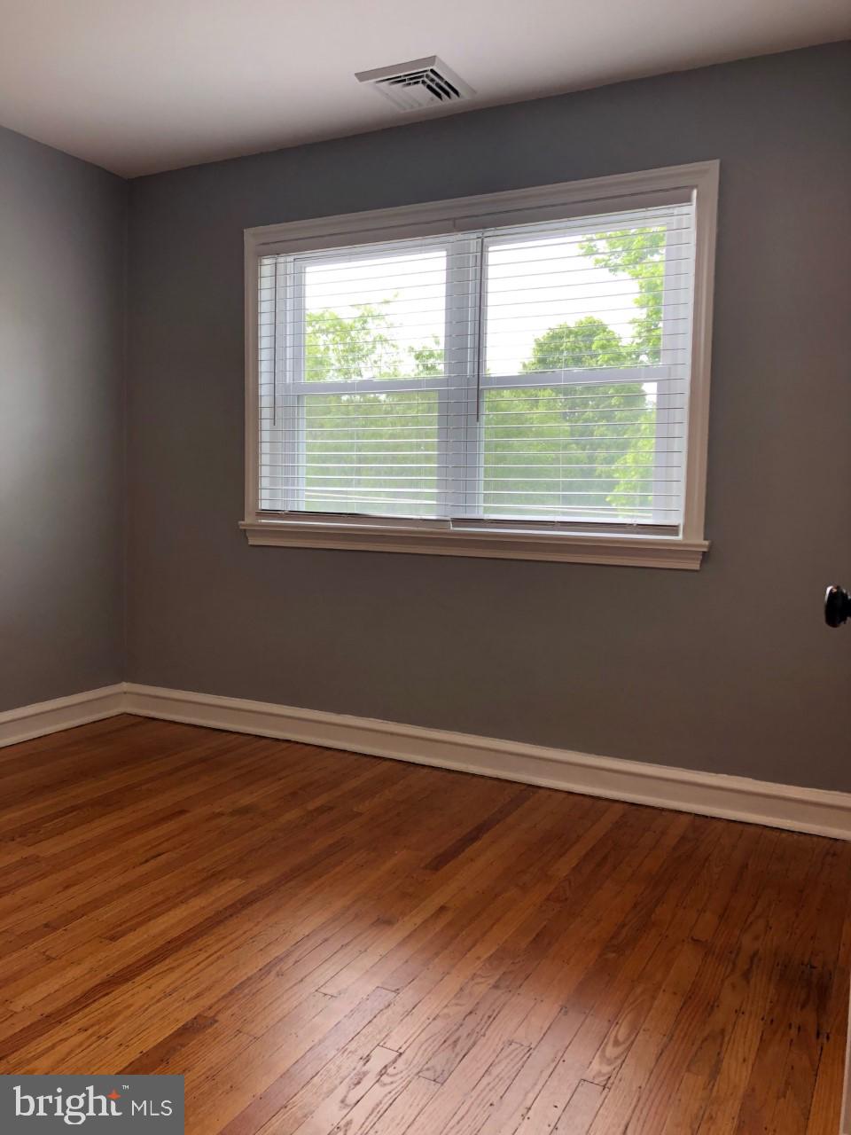 PORT RICHMOND - Residential Lease