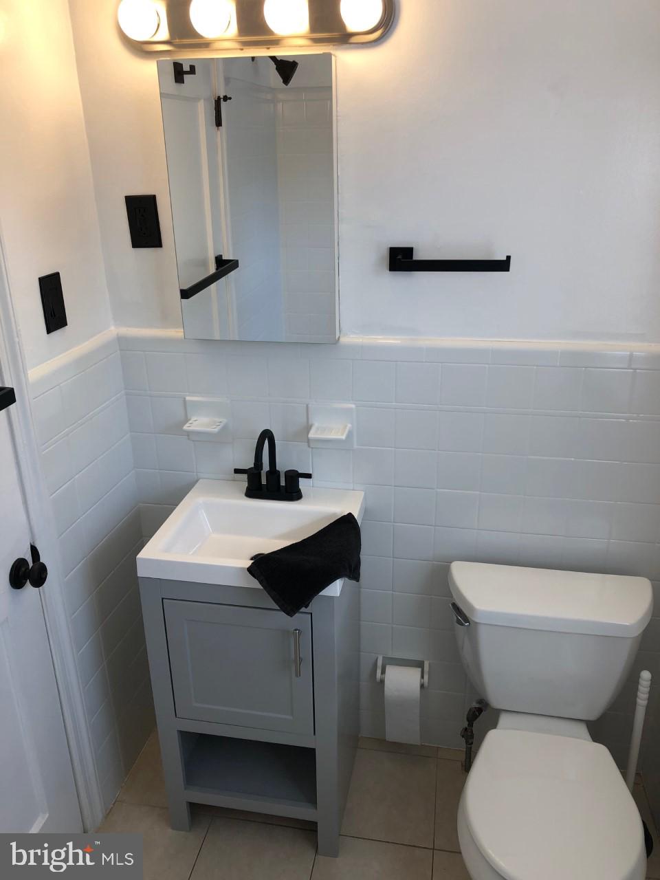 PORT RICHMOND - Residential Lease