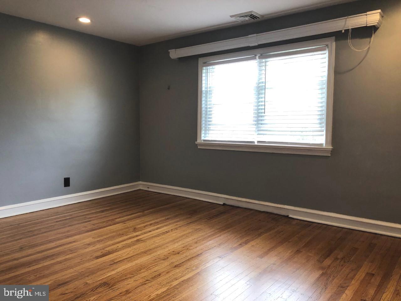 PORT RICHMOND - Residential Lease