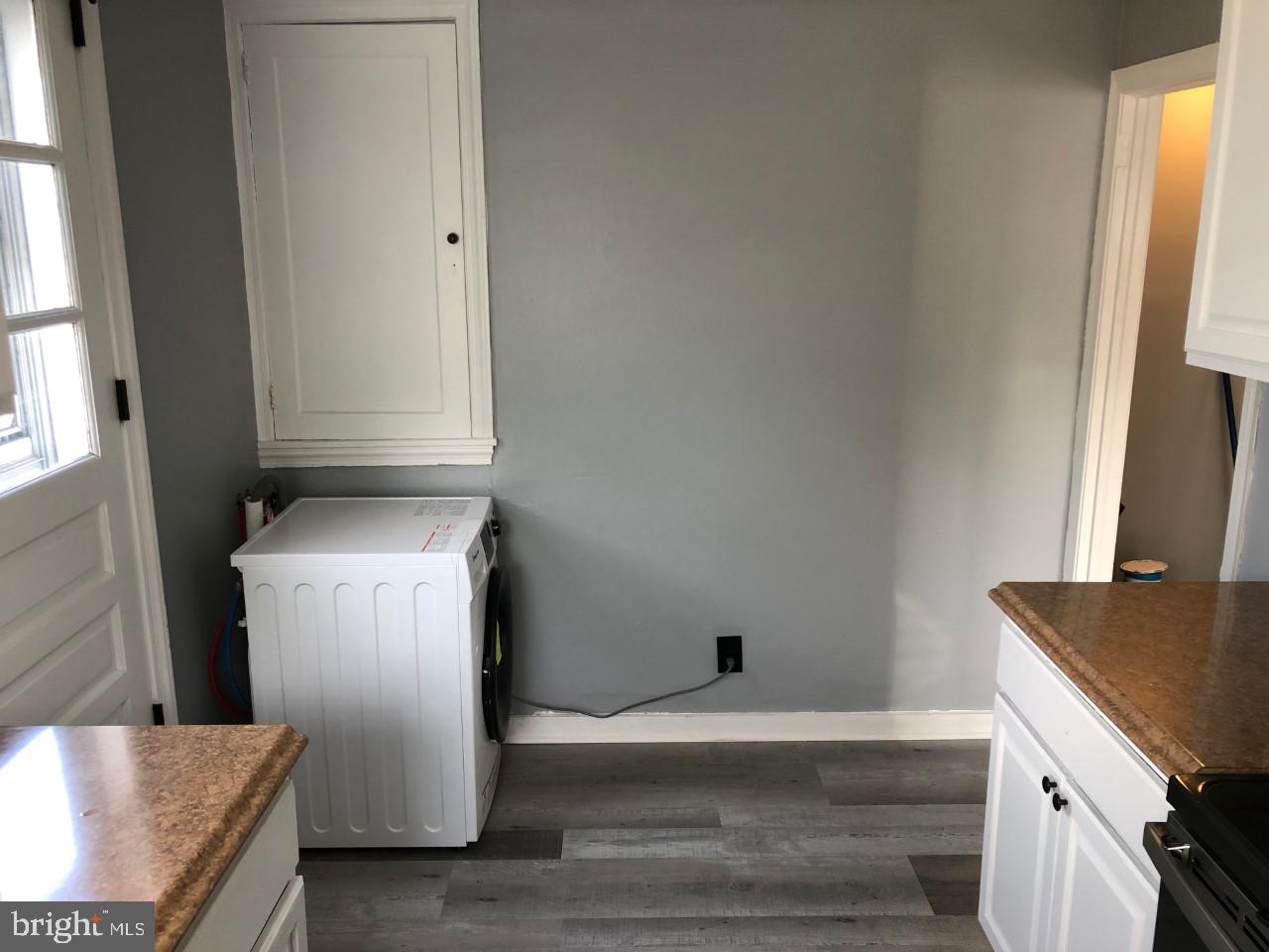 PORT RICHMOND - Residential Lease