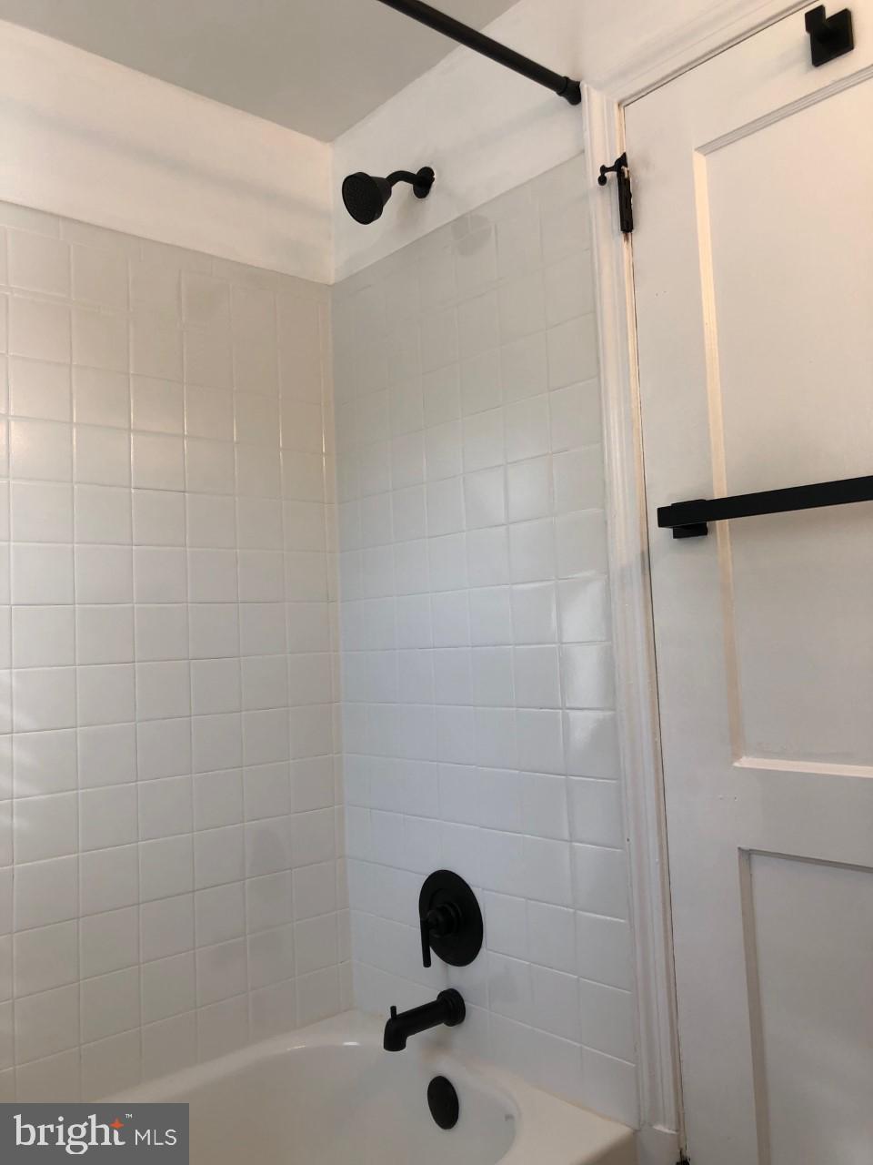 PORT RICHMOND - Residential Lease