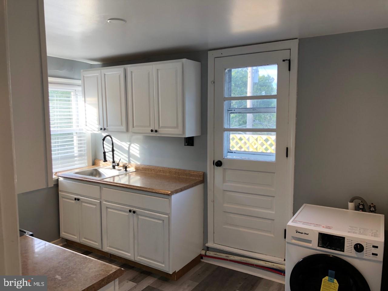 PORT RICHMOND - Residential Lease