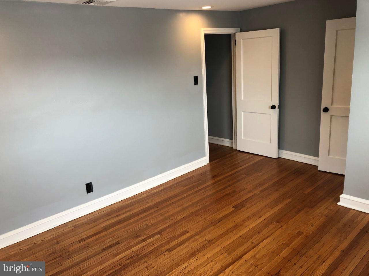 PORT RICHMOND - Residential Lease