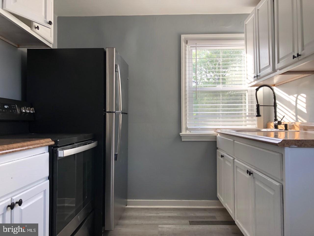 PORT RICHMOND - Residential Lease