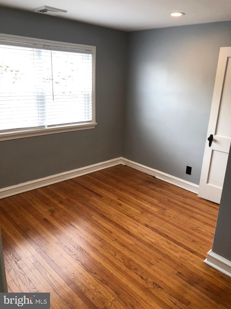 PORT RICHMOND - Residential Lease