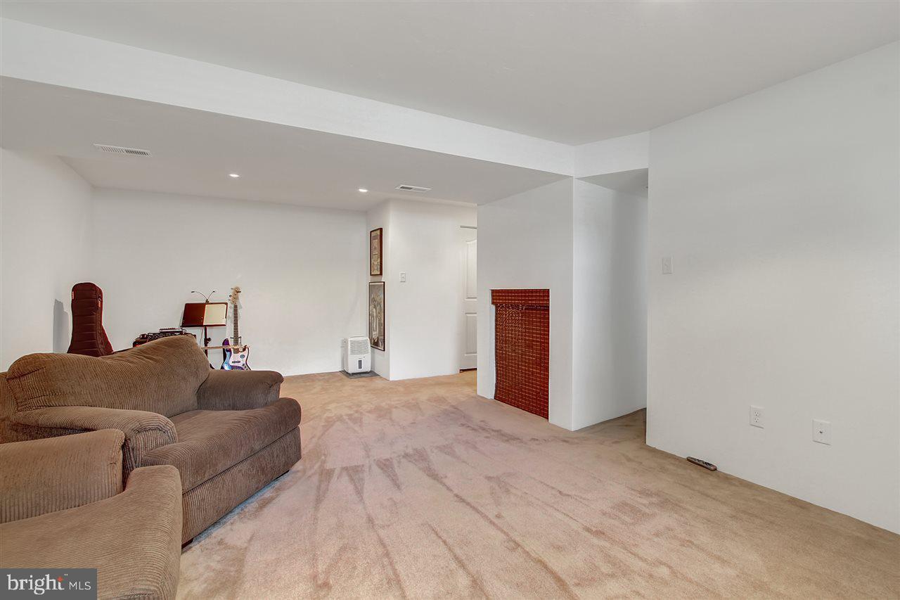 COLONIAL HILLS - Residential