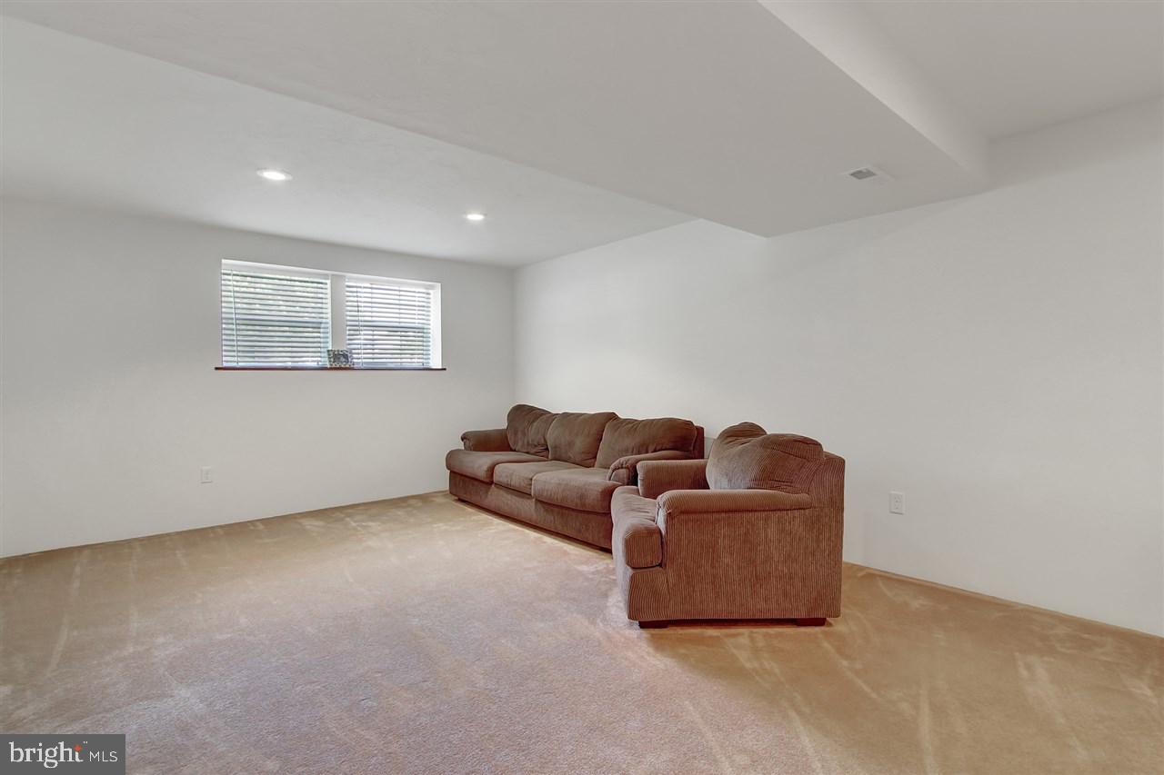 COLONIAL HILLS - Residential