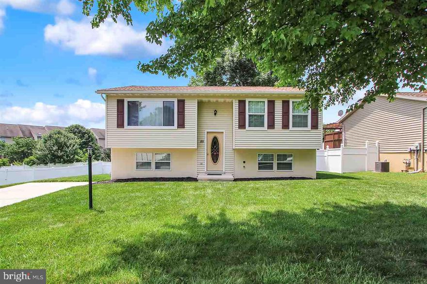 Well maintained 3 bedroom / 2 full bath split foyer in South Hanover. This home will impress with its newer roof (2012), pristine appearance and ample LL family room. Sliding doors off the kitchen open to a 2 tier deck perfect for relaxing or entertaining. Fantastic location for a MD commute.