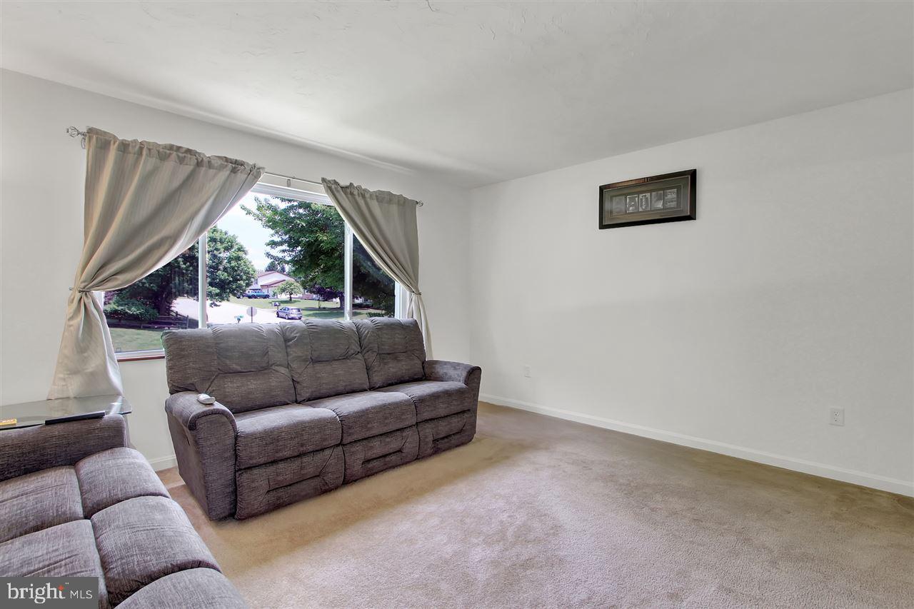 COLONIAL HILLS - Residential