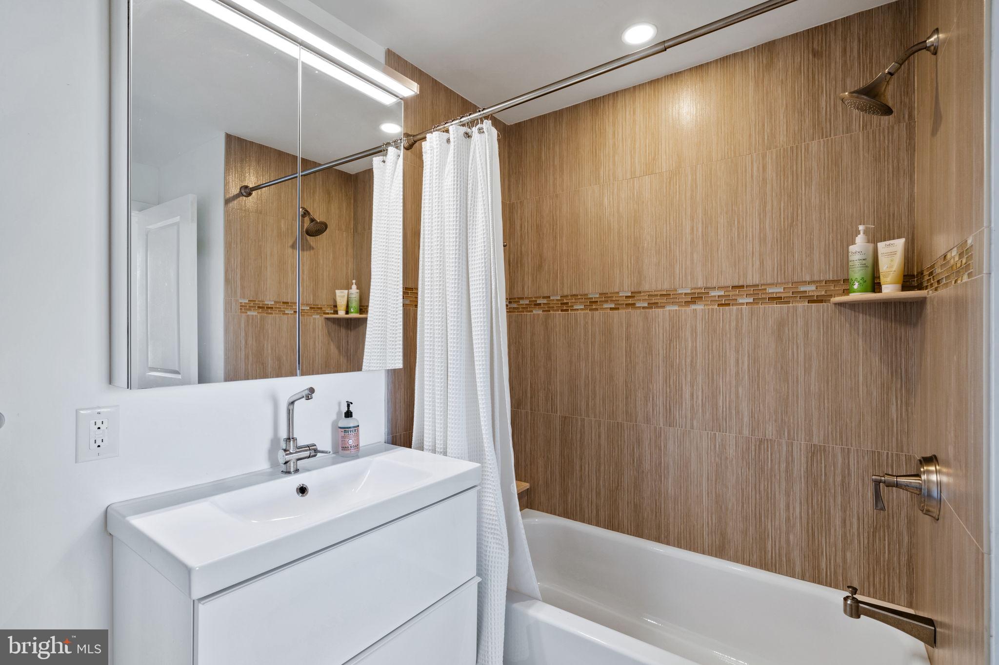 PASSYUNK SQUARE - Residential