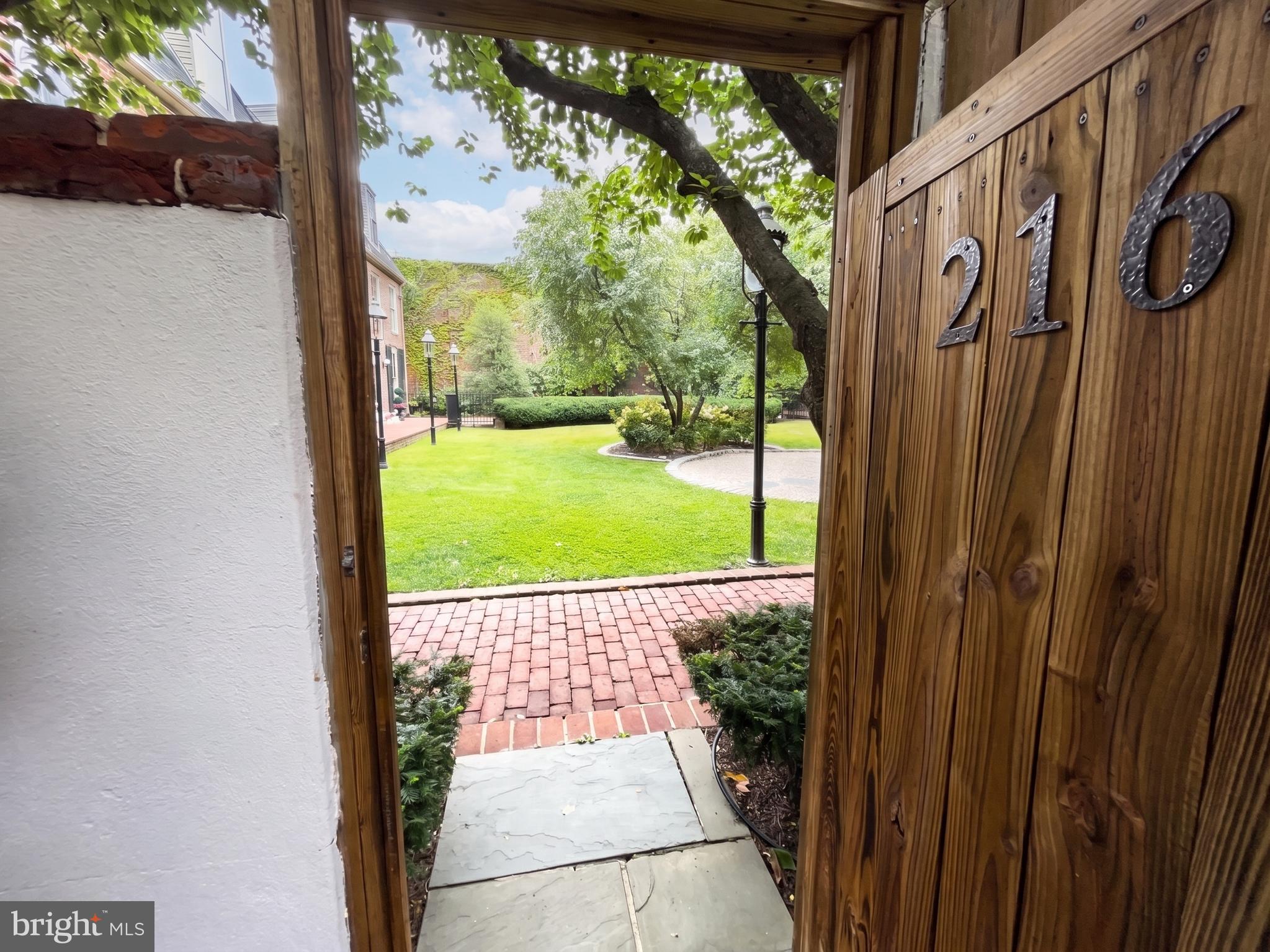 216 PINE STREET 14