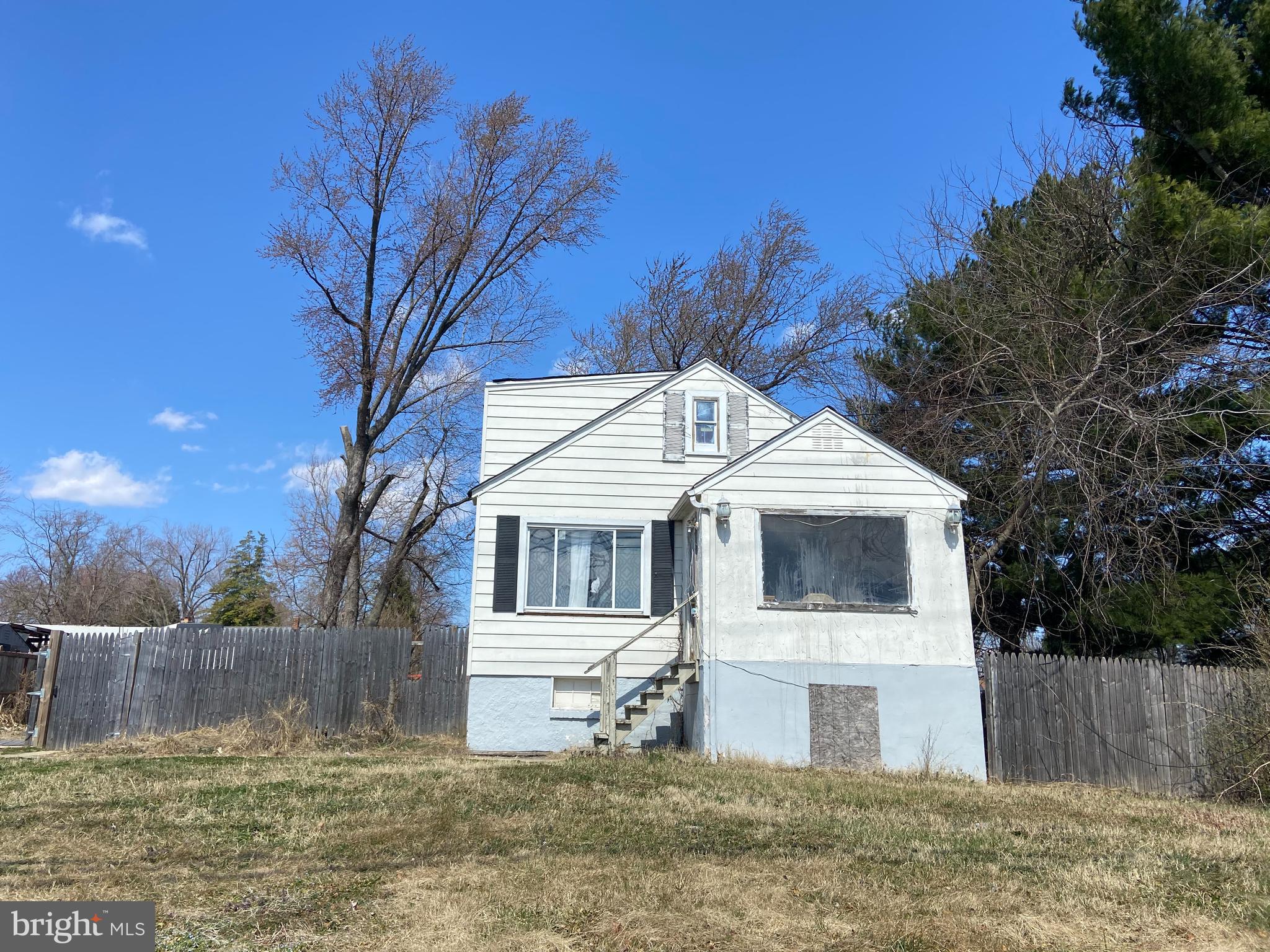 INVESTOR ALERT-This 13,500+ sf (third of an acre) lot is MUI zoned for residential or commercial. Bring your vision to develop this large lot with great income potential. Conveniently located West of 495/Central Avenue interchange with prime access to freeway connectors.