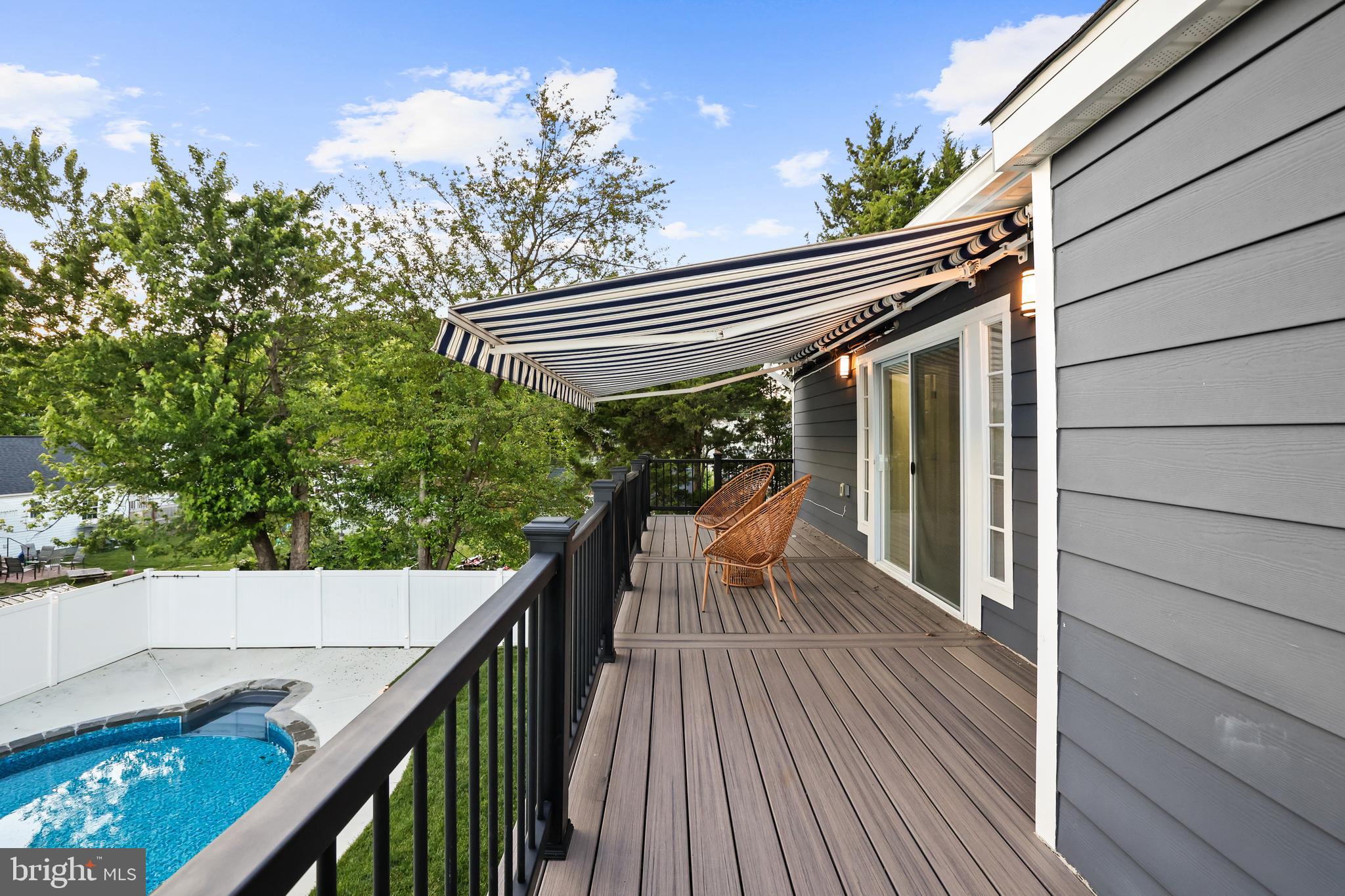 WEST LAWN - Residential