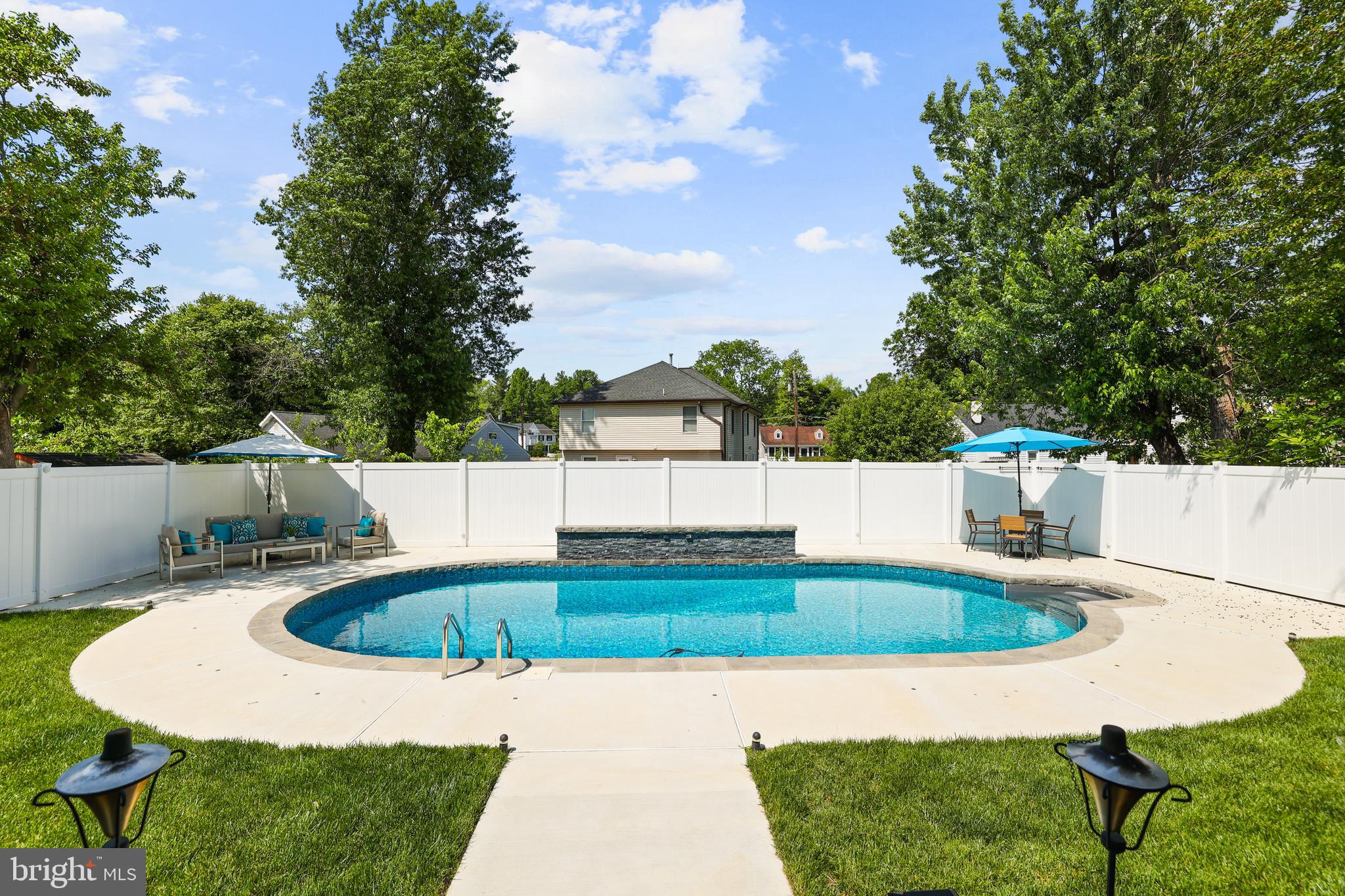 WEST LAWN - Residential