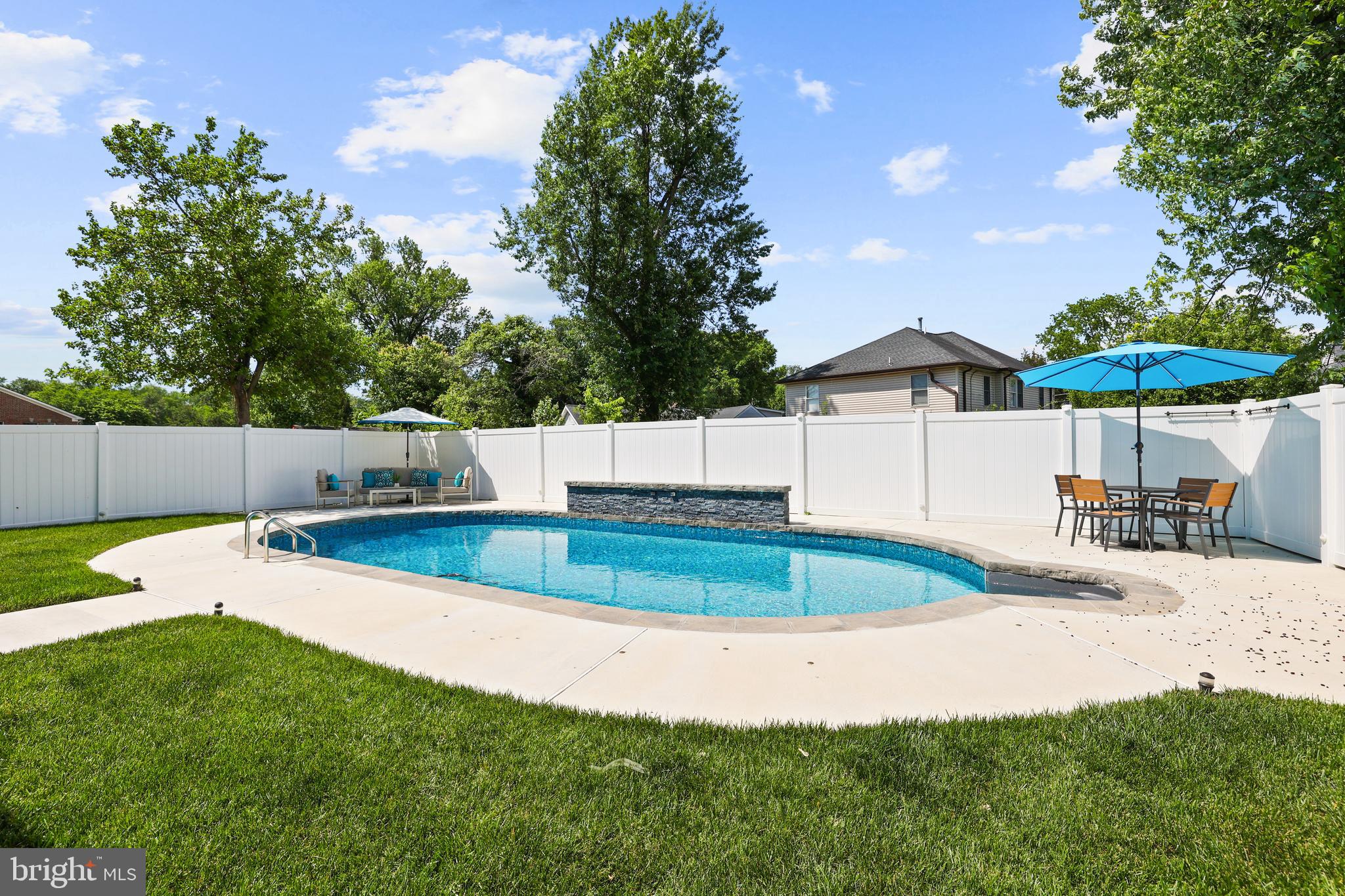 WEST LAWN - Residential