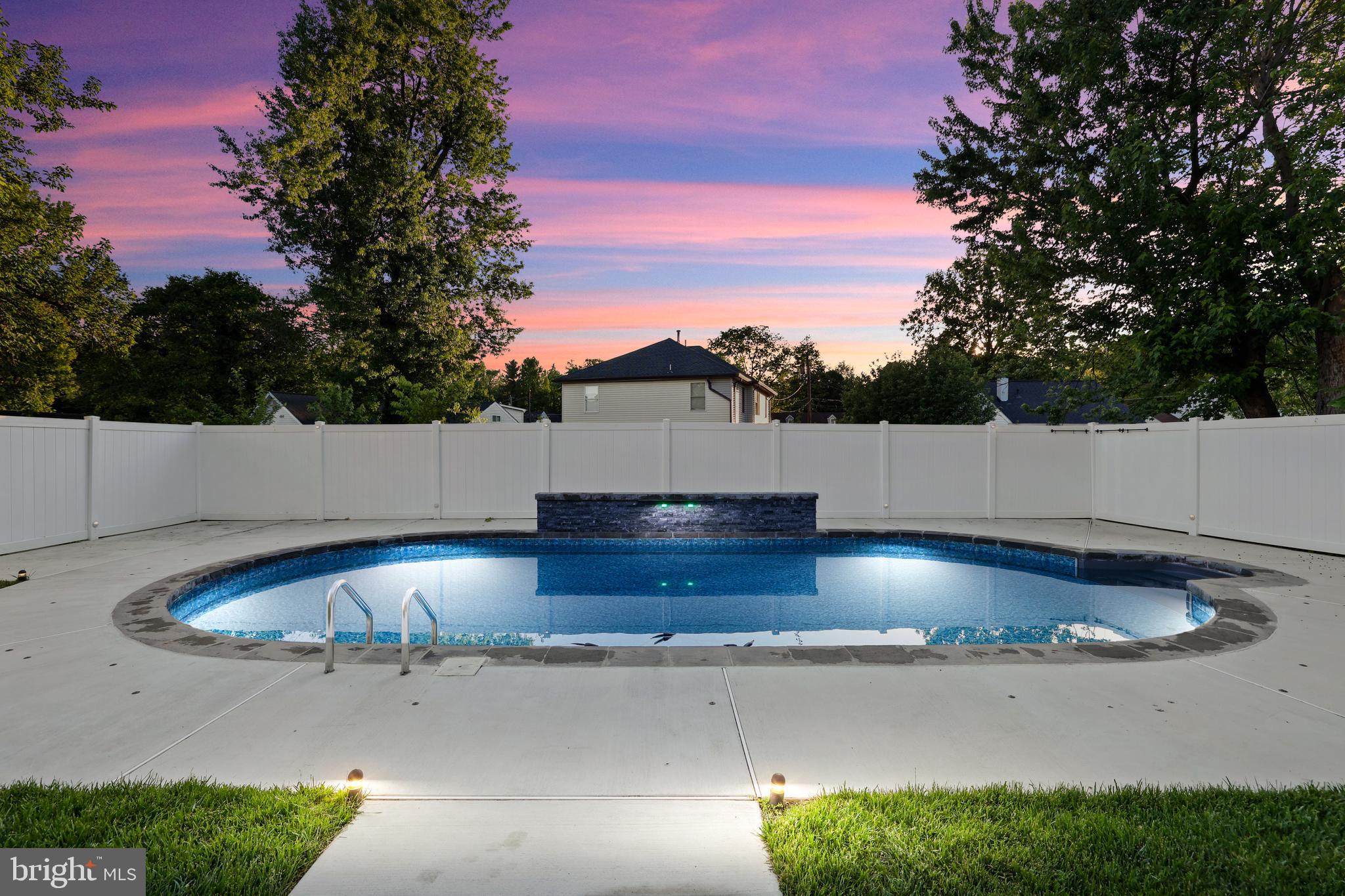 WEST LAWN - Residential