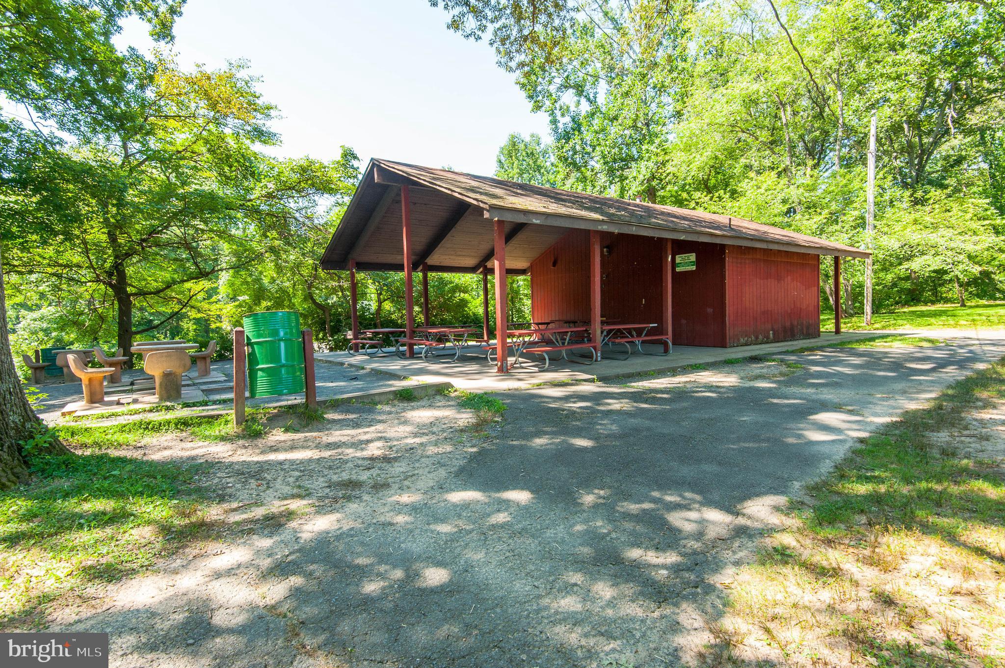 WEST LAWN - Residential