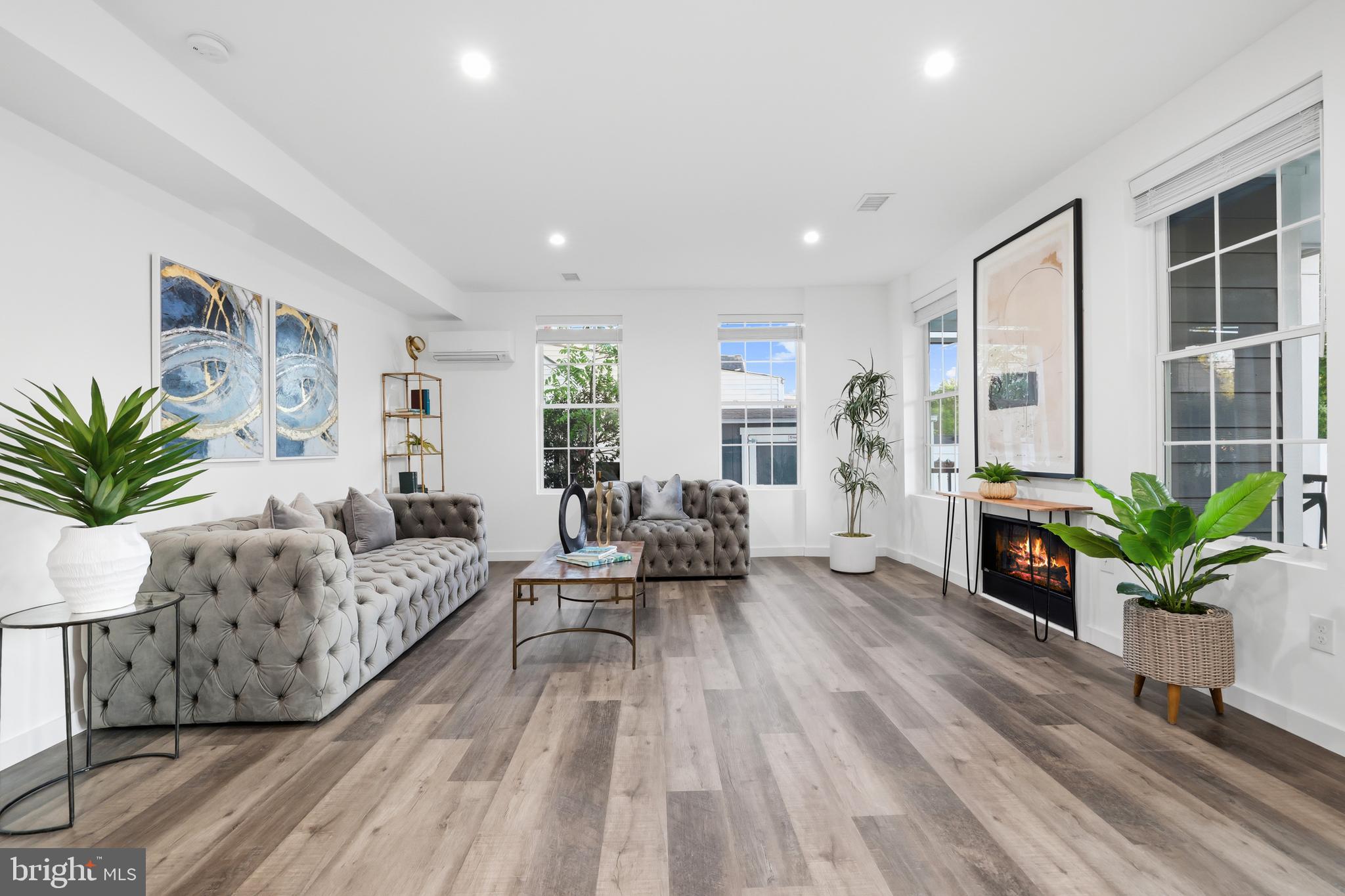 WEST LAWN - Residential