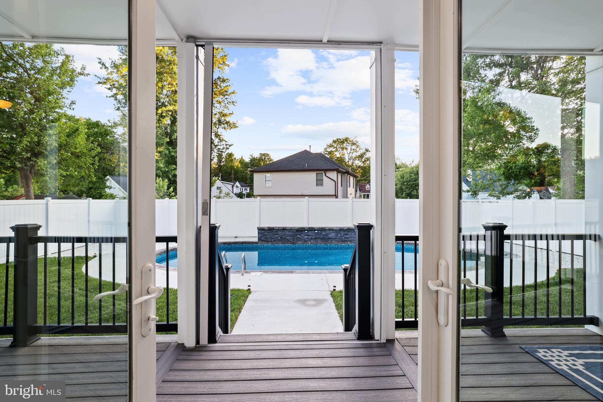 WEST LAWN - Residential