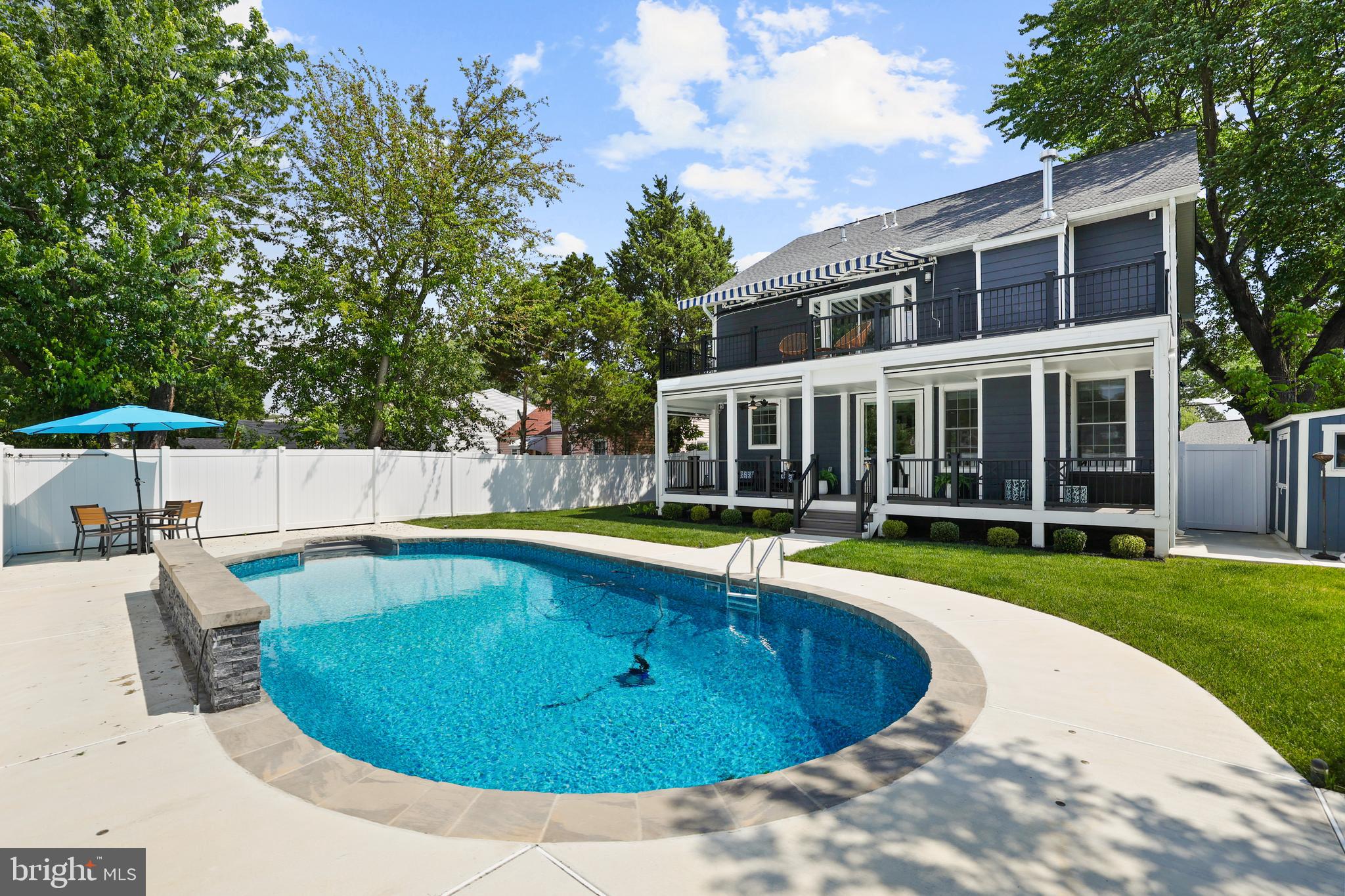 WEST LAWN - Residential
