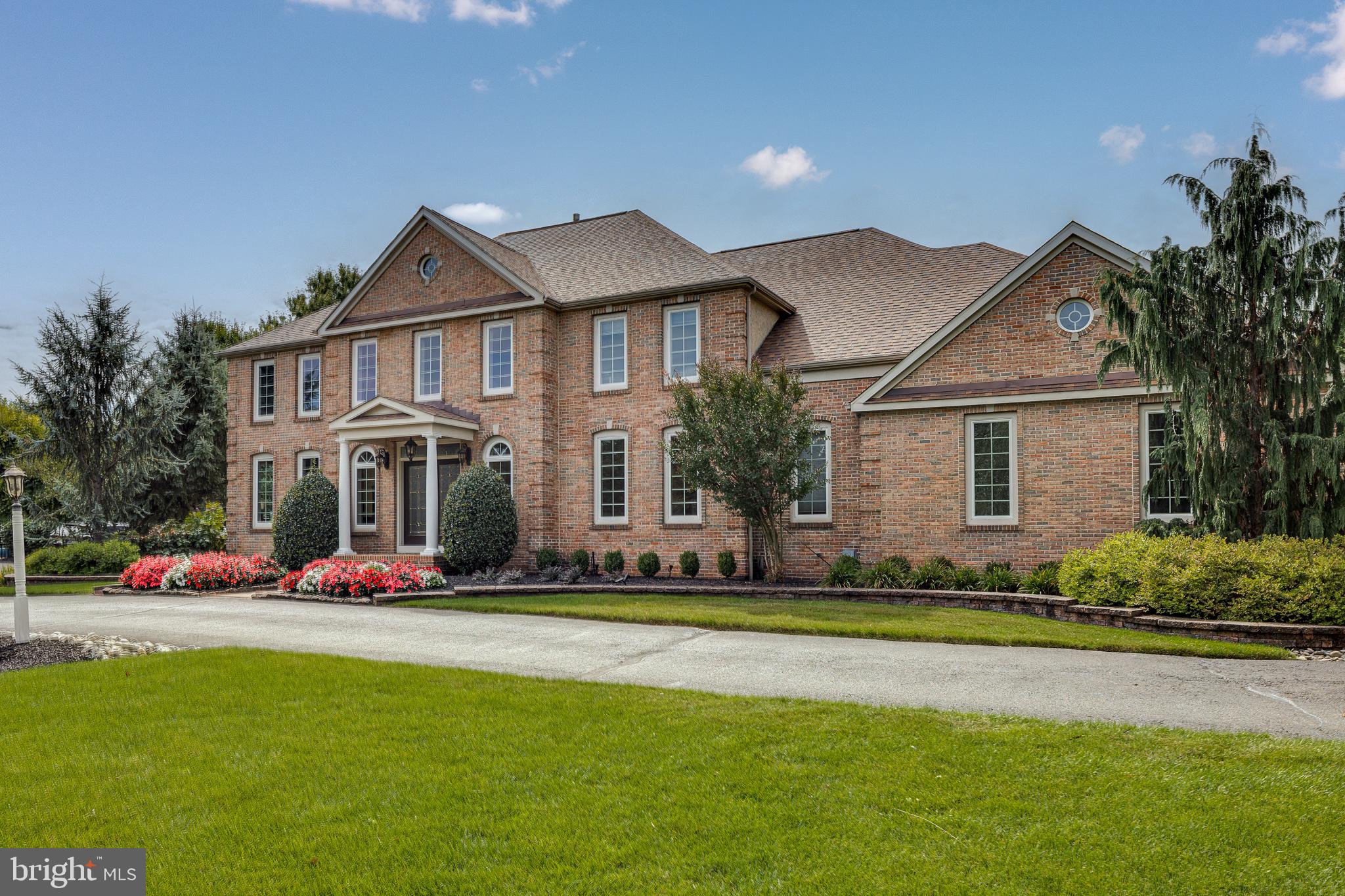 5 WHITE TAIL COURT