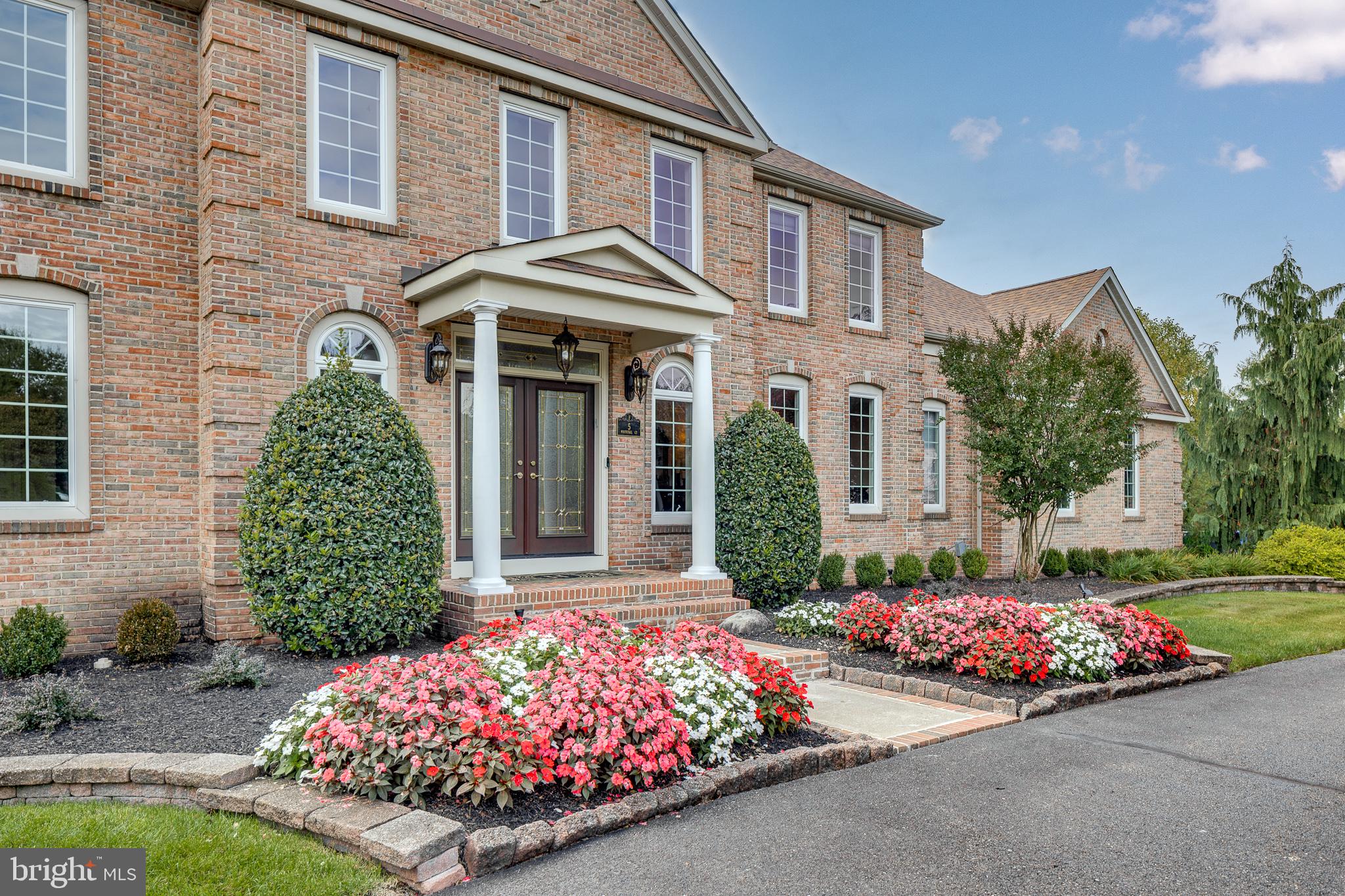 5 WHITE TAIL COURT