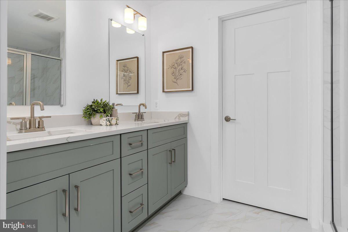 SHADY SIDE - Residential