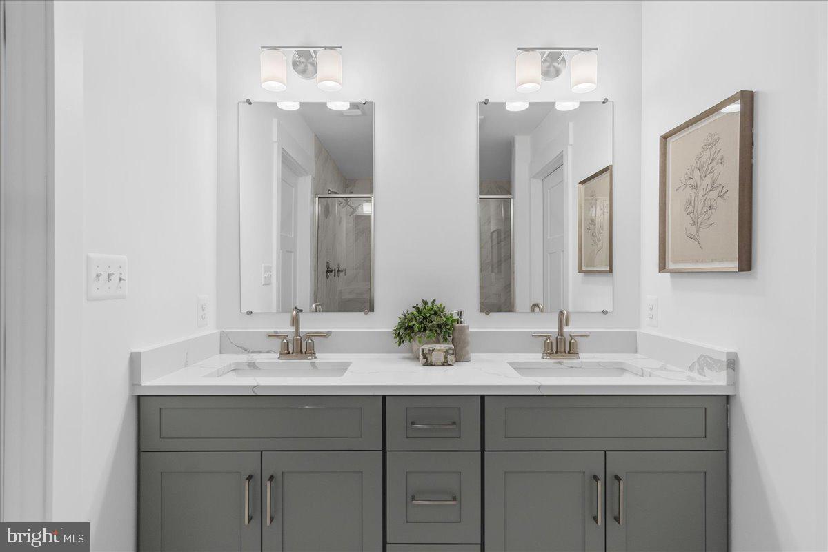 SHADY SIDE - Residential