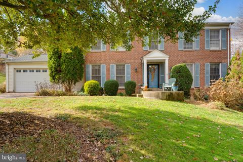 Homes For Sale - 9723 Counsellor Drive<br/> VIENNA, VA 22181