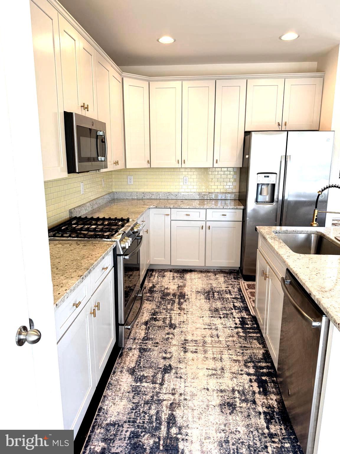 HIGH GROVE - Residential