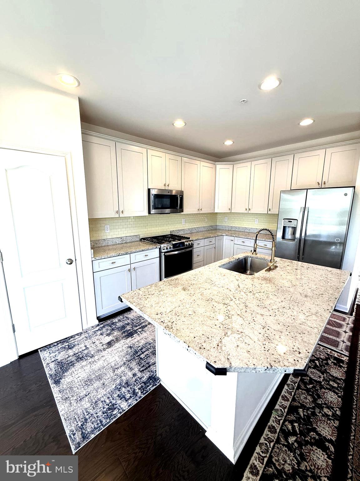 HIGH GROVE - Residential