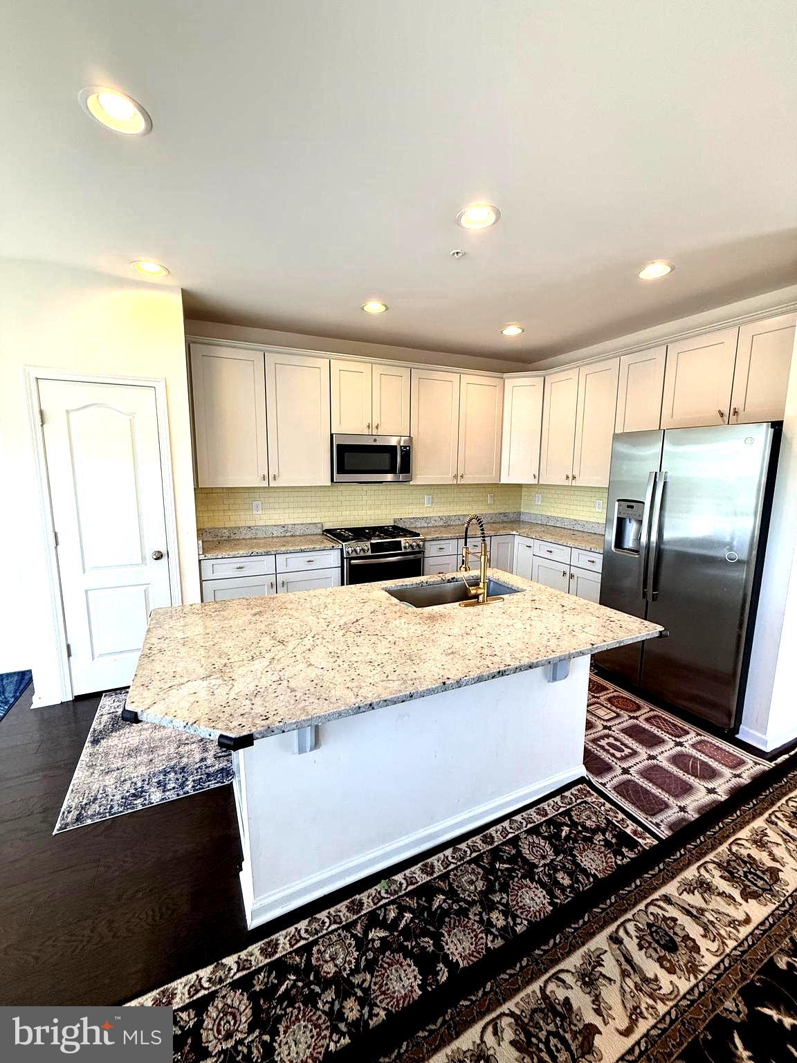 HIGH GROVE - Residential