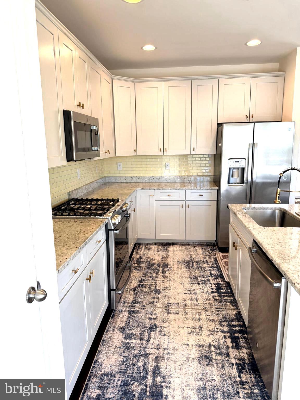 HIGH GROVE - Residential