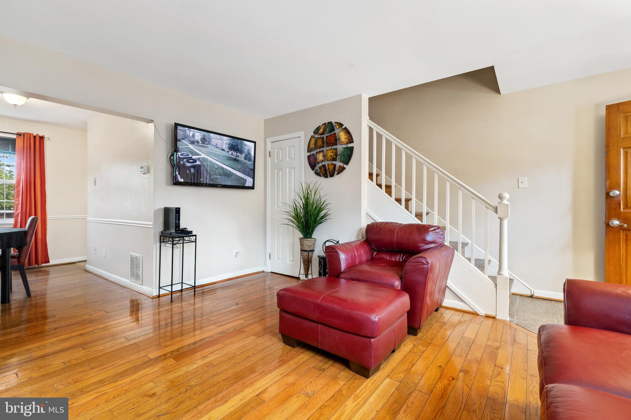 3817 V STREET SE