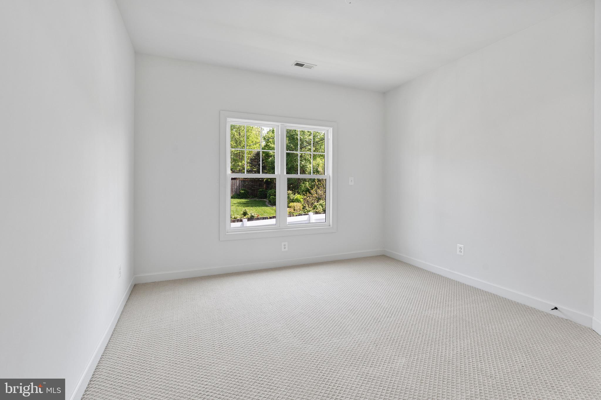 COUNTRY CLUB MANOR - Residential