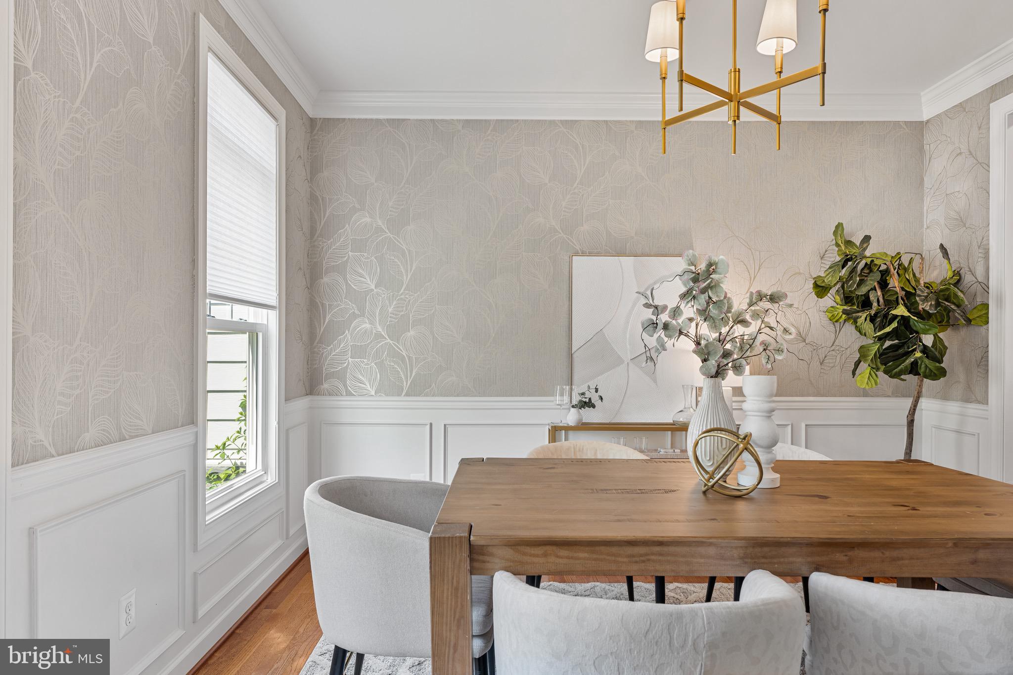 COUNTRY CLUB MANOR - Residential