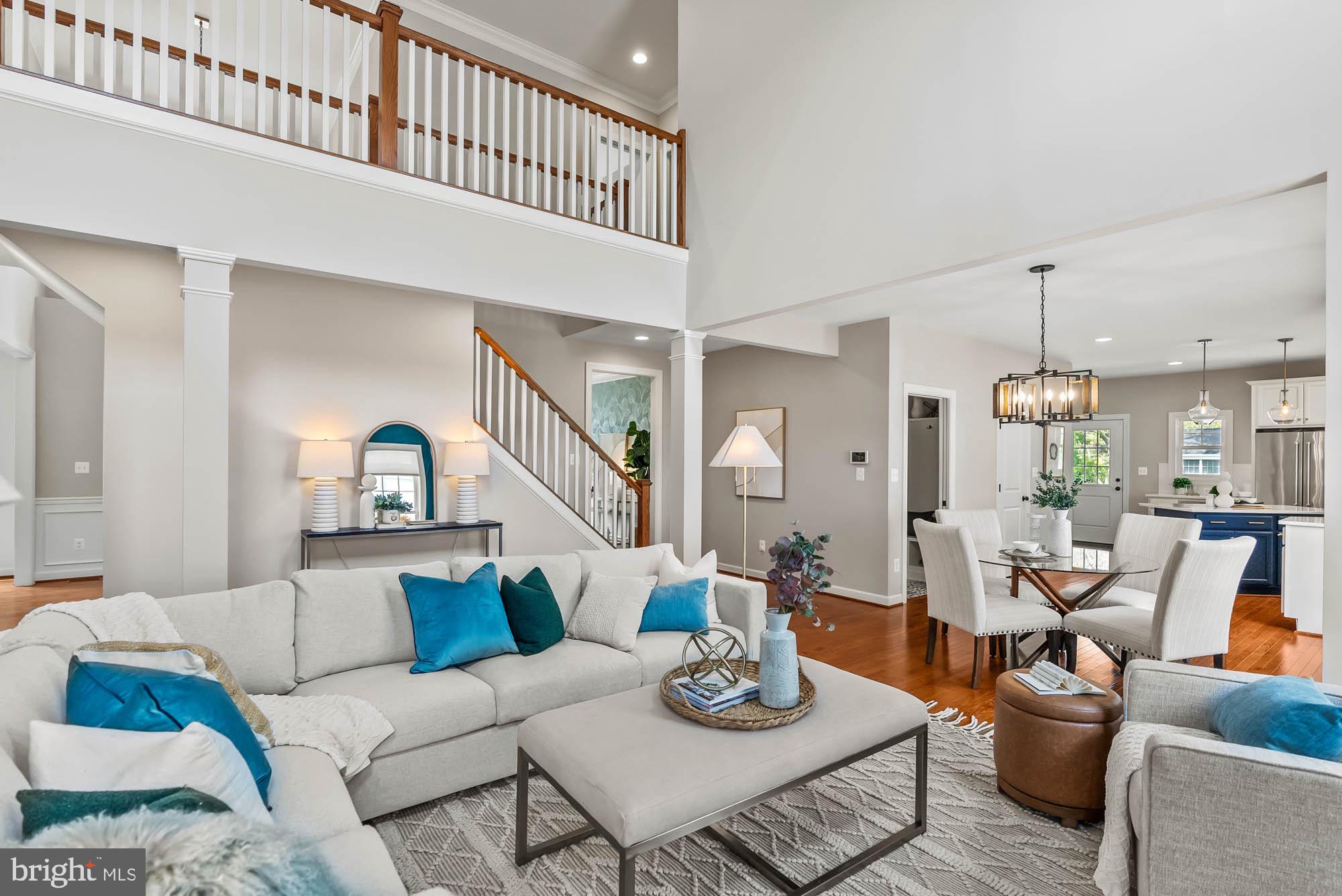 COUNTRY CLUB MANOR - Residential