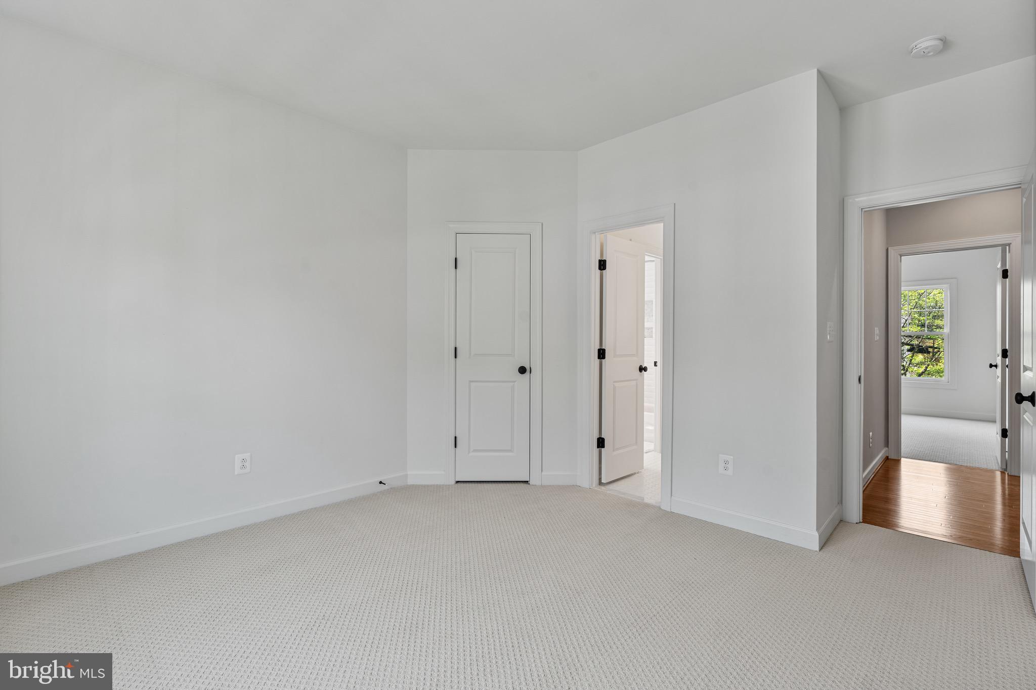 COUNTRY CLUB MANOR - Residential