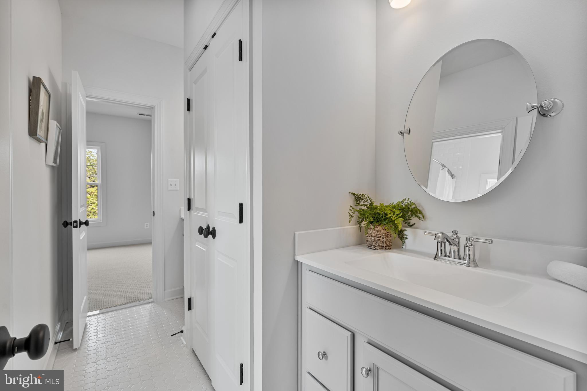 COUNTRY CLUB MANOR - Residential